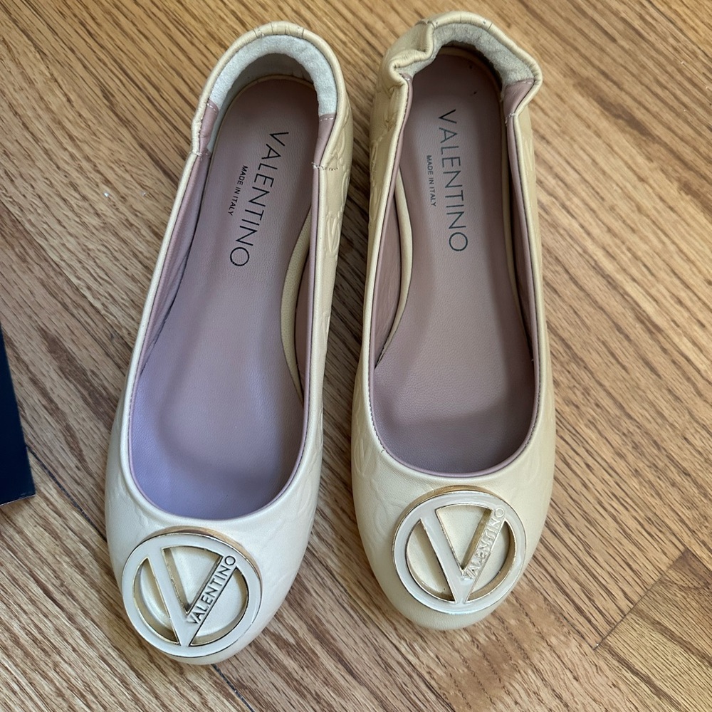 NEW Valentino flats - beige color
